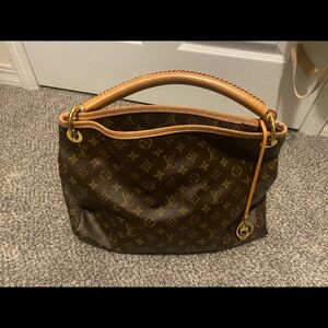 Louis Vuitton Artsy MM